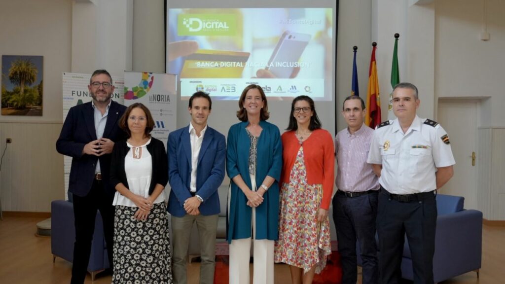 Más de 2.000 personas recibirán formación en banca digital de la mano de Fundación AEB y Somos Digital
